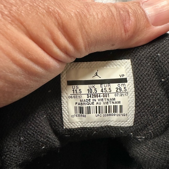 Air Jordan True Flight Black and Red very good condition size 11.5 M - Picture 8 of 9